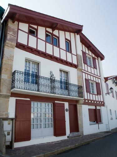 Location de maison traditionnelle basque pour 14 personnes