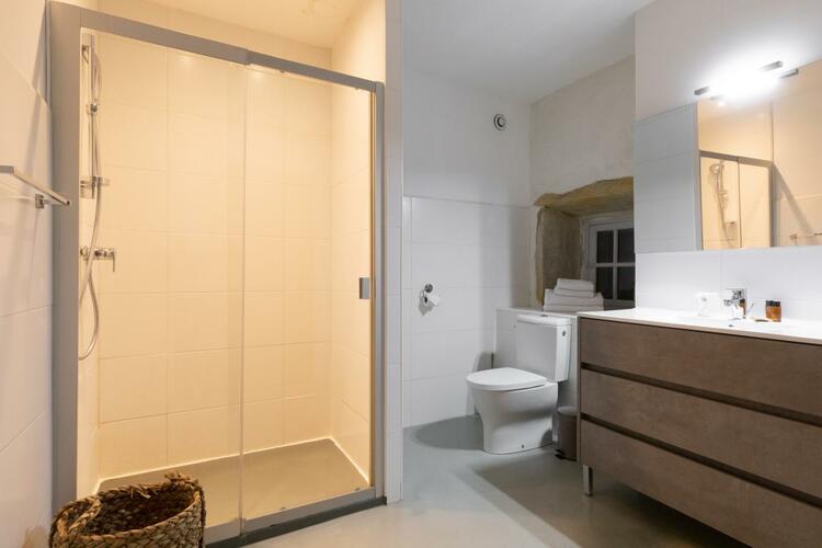 Salle de bain spacieuse Chambres tout confort pour 2 personnes dans le village typique d'Ascain