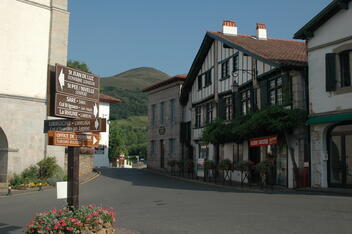 La Résidence Alaïa dans le village traditionnel Basque d'Ascain