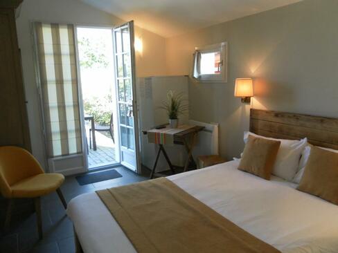 L'hôtel de charme Alaïa à Ascain dispose de chambres doubles spacieuses.